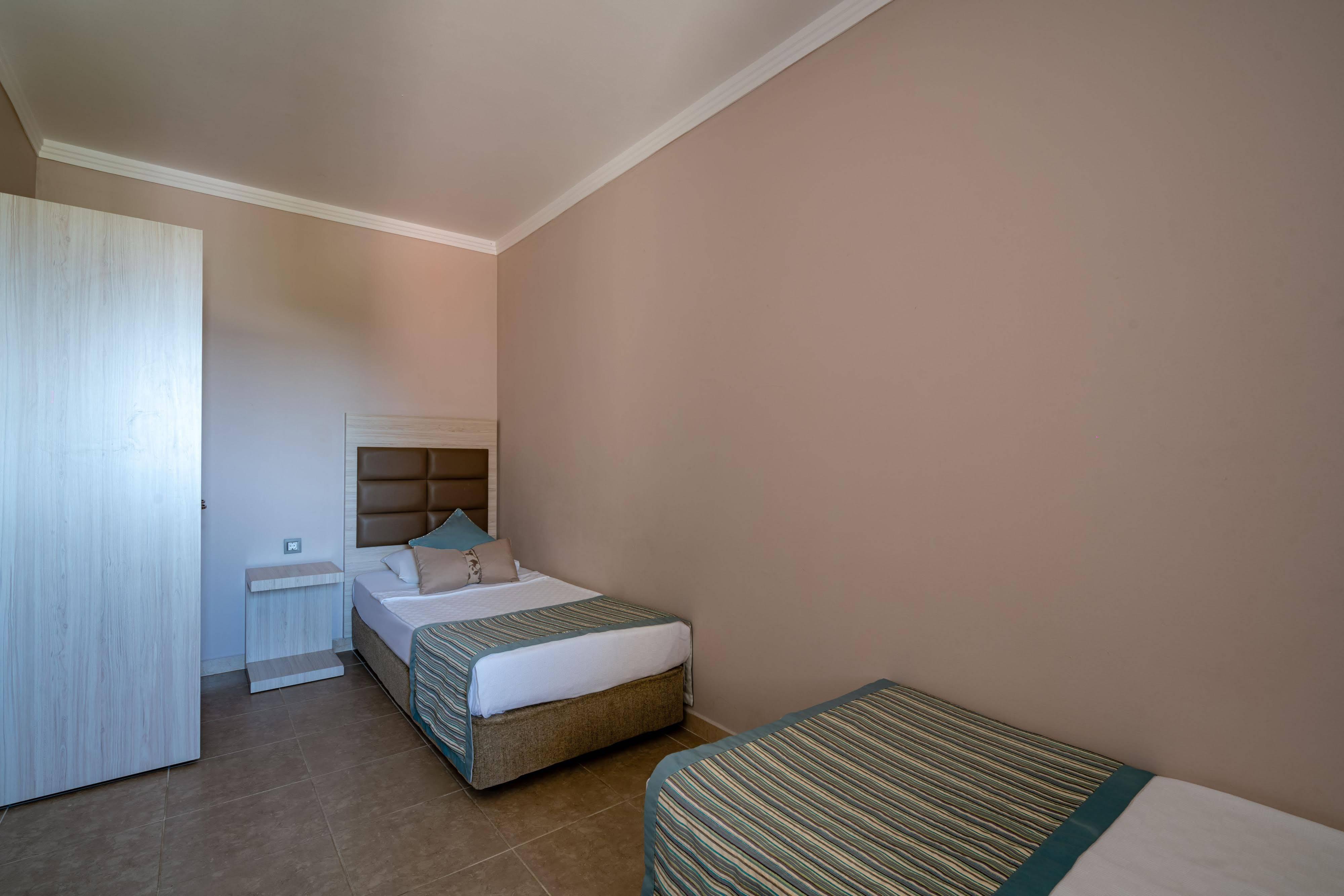 Palmeras Beach Hotel Паяллар Экстерьер фото